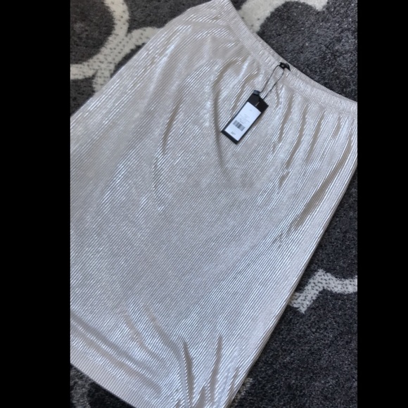 METALLIC PLEATED MATTE GOLD SKIRT - Picture 2 of 2